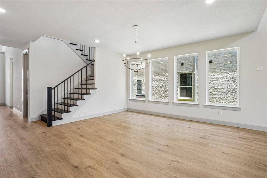 4733 Peary Lane, McKinney, TX 75071 Whether it's lively dinner parties or cozy family meals, this dining room fits all occasions!