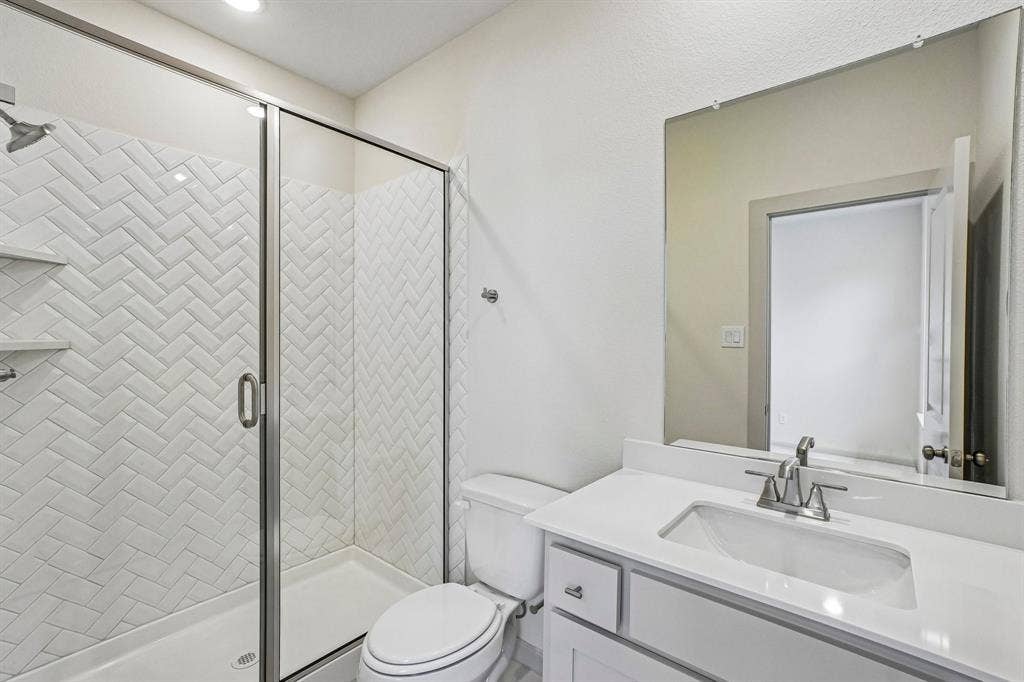4733 Peary Lane, McKinney, TX 75071 Friends and family will feel right at home in any of the beautifully finished guest baths this dream home has to offer!