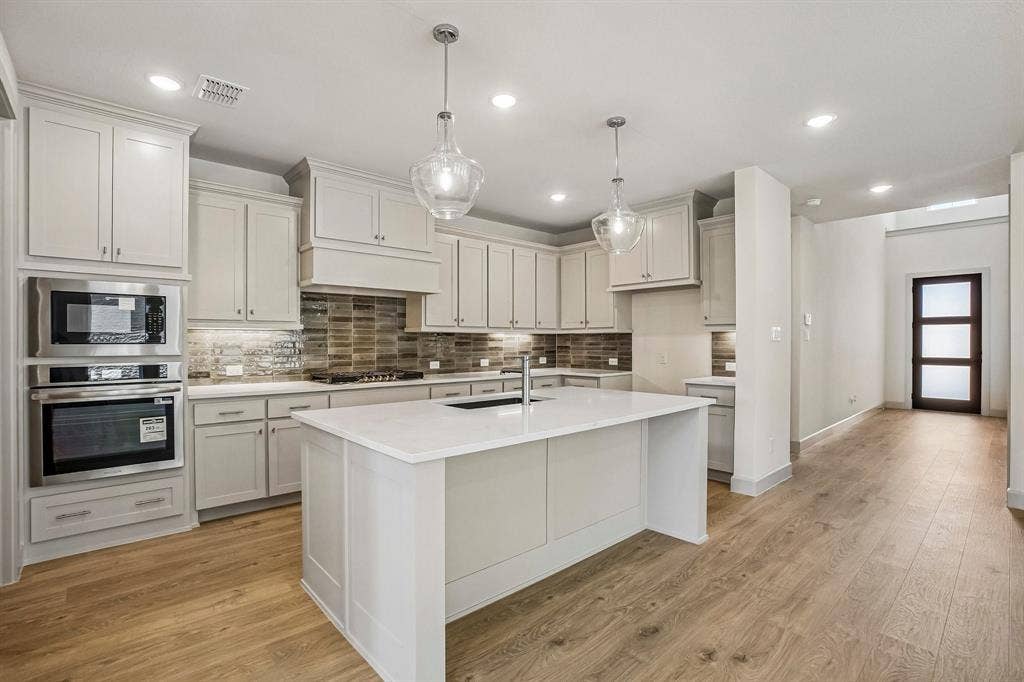 4733 Peary Lane, McKinney, TX 75071 Featuring ample cabinetry and plenty of prep space, all the chefs in the family will love creating culinary delights in this dream kitchen!