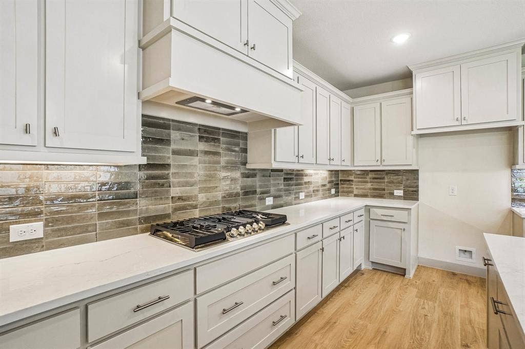 4733 Peary Lane, McKinney, TX 75071 Welcome to your dream kitchen featuring gorgeous cabinetry, contemporary countertops, and stainless appliances.