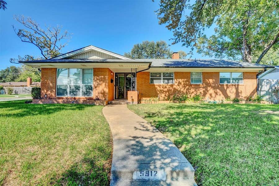 Property photo for 5912 Lubbock Avenue, Fort Worth, TX