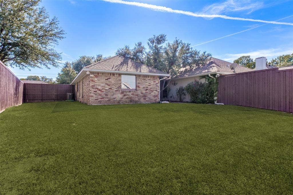 4063 Seabury Drive, Dallas, TX 75287 Private backyard with a beautiful fence.
