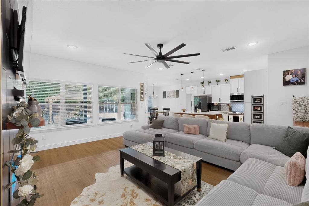 215 1/2 Aldridge Street, Waxahachie, TX 75165 215 1/2 Aldridge Street, Waxahachie, TX 75165