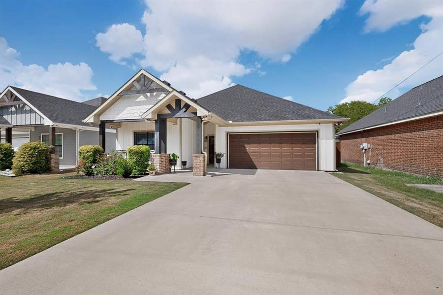 Property photo for 215 1/2 Aldridge Street, Waxahachie, TX