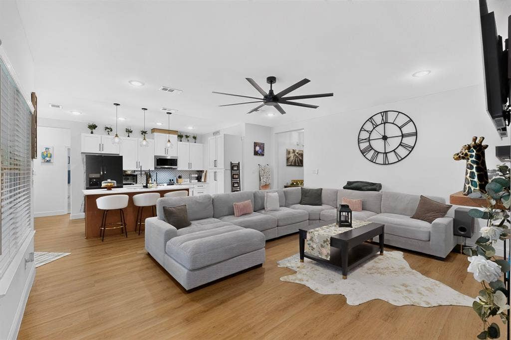 215 1/2 Aldridge Street, Waxahachie, TX 75165 215 1/2 Aldridge Street, Waxahachie, TX 75165