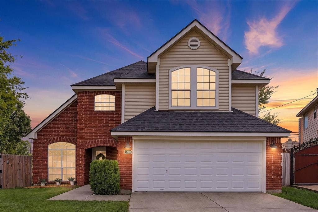 900 Blossomwood Court, Arlington, TX 76017