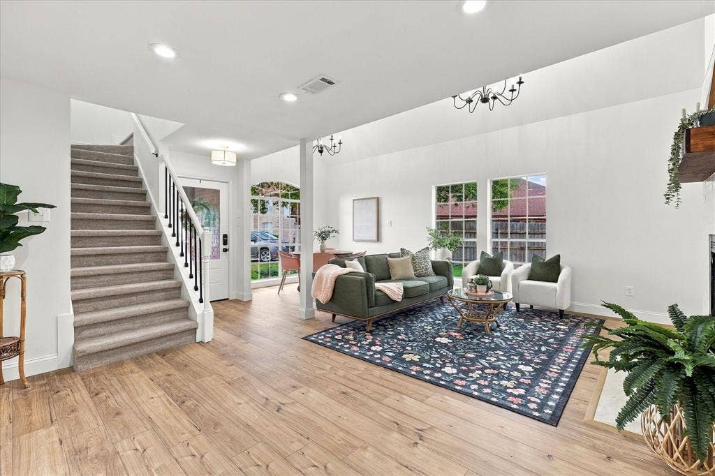 900 Blossomwood Court, Arlington, TX 76017