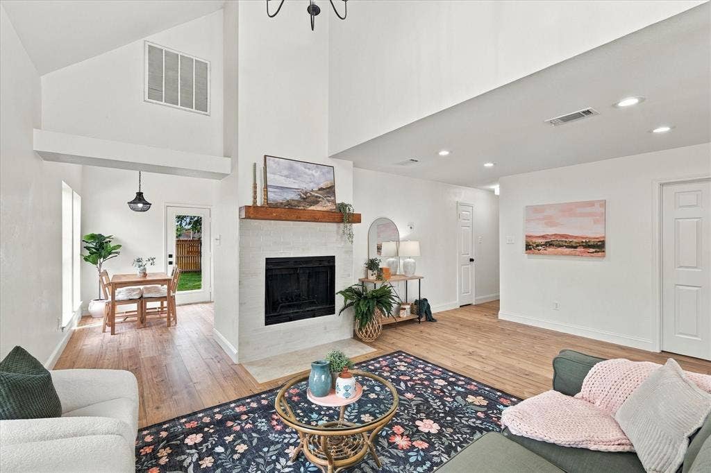 900 Blossomwood Court, Arlington, TX 76017