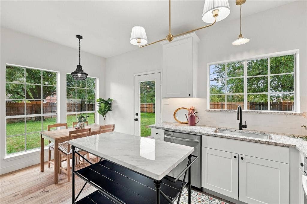 900 Blossomwood Court, Arlington, TX 76017