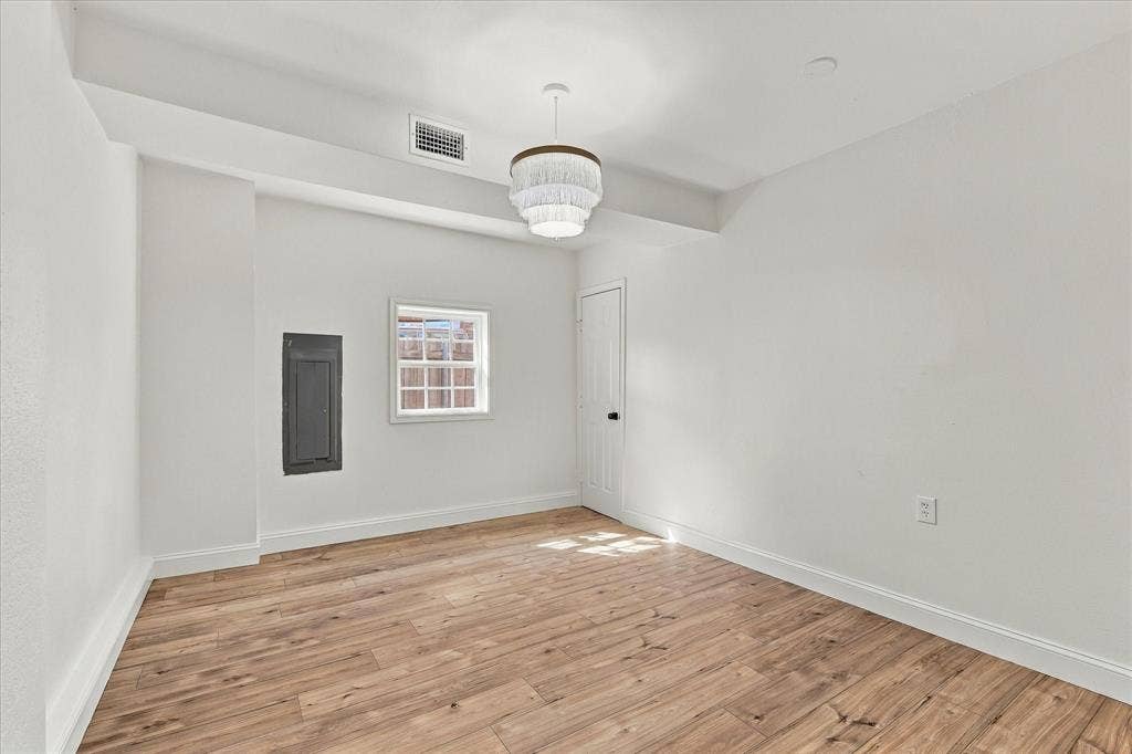 900 Blossomwood Court, Arlington, TX 76017
