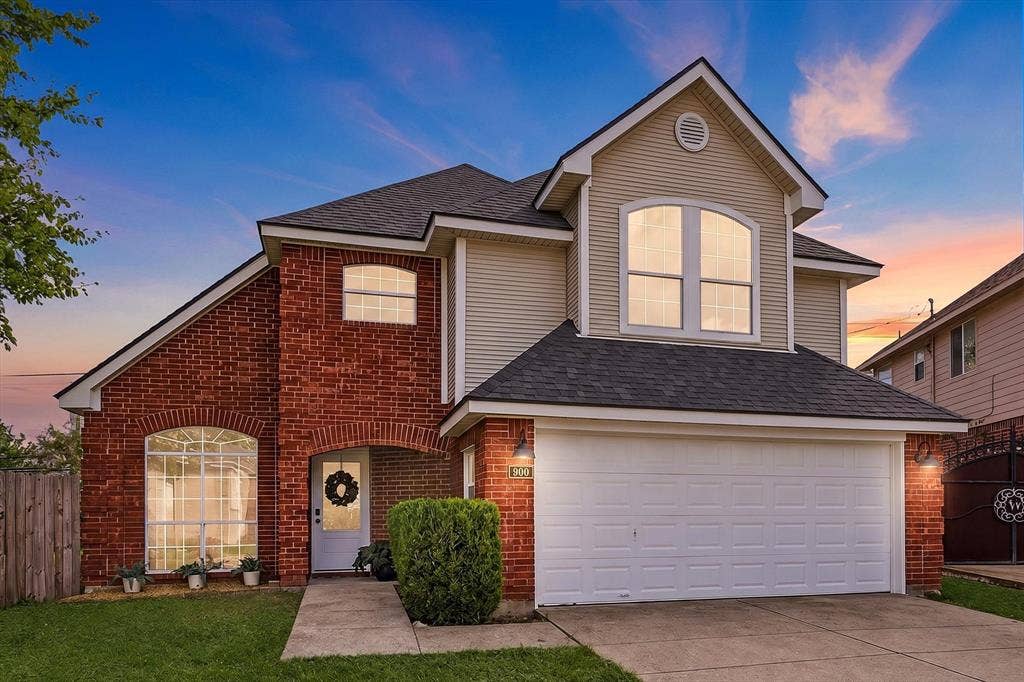 900 Blossomwood Court, Arlington, TX 76017