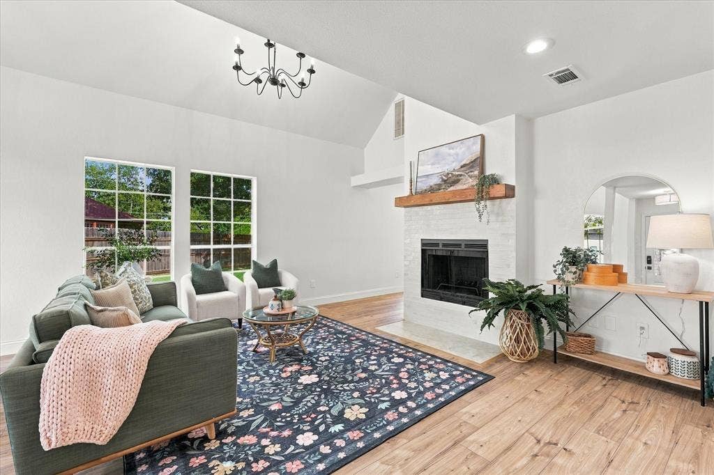 900 Blossomwood Court, Arlington, TX 76017