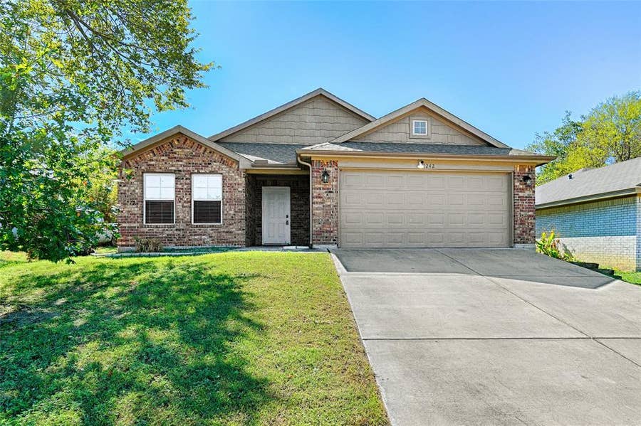 Property photo for 1242 E Powell Avenue, Fort Worth, TX