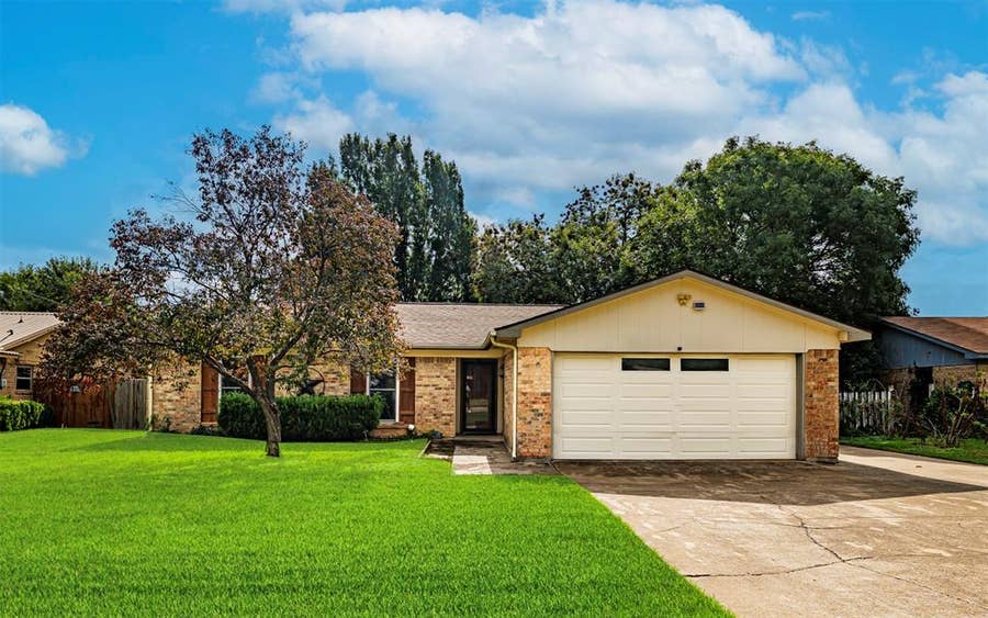 Property photo for 1620 Edge Hill Road, Benbrook, TX