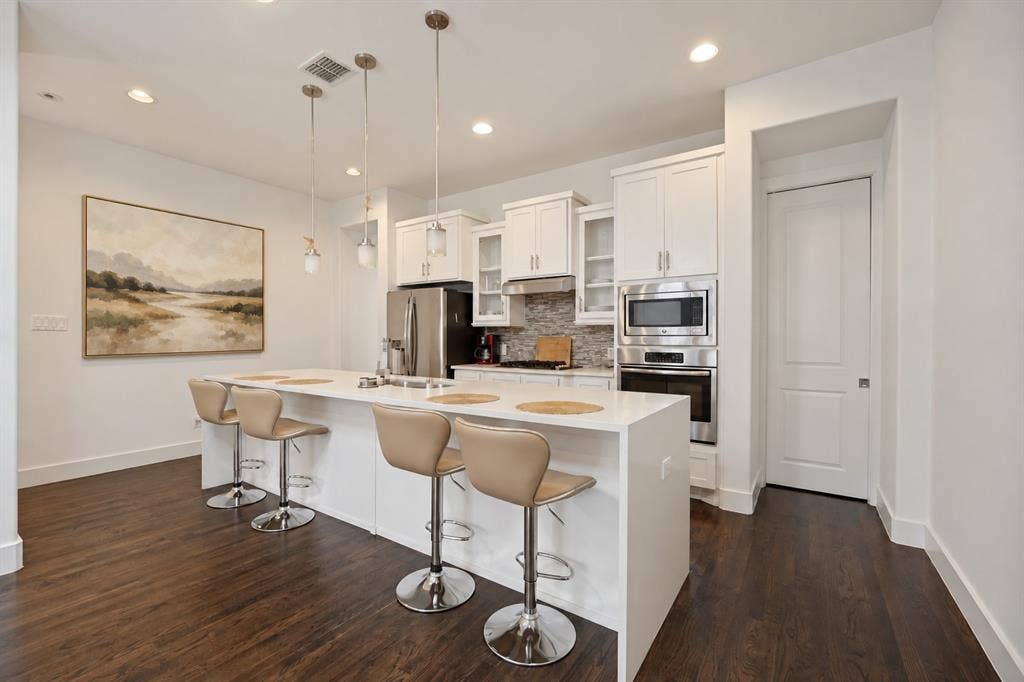 3017 Zenia Drive, Dallas, TX 75204 3017 Zenia Drive, Dallas, TX 75204