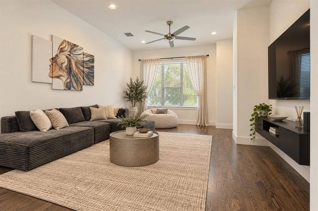 3017 Zenia Drive, Dallas, TX 75204 3017 Zenia Drive, Dallas, TX 75204