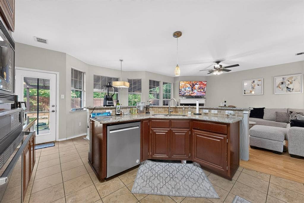 2109 Wentworth Drive, Flower Mound, TX 75028