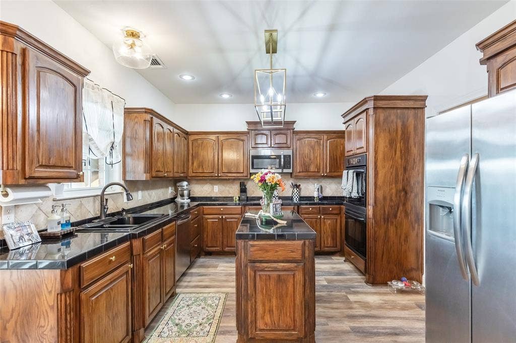 8325 Thompson Parkway, Abilene, TX 79606