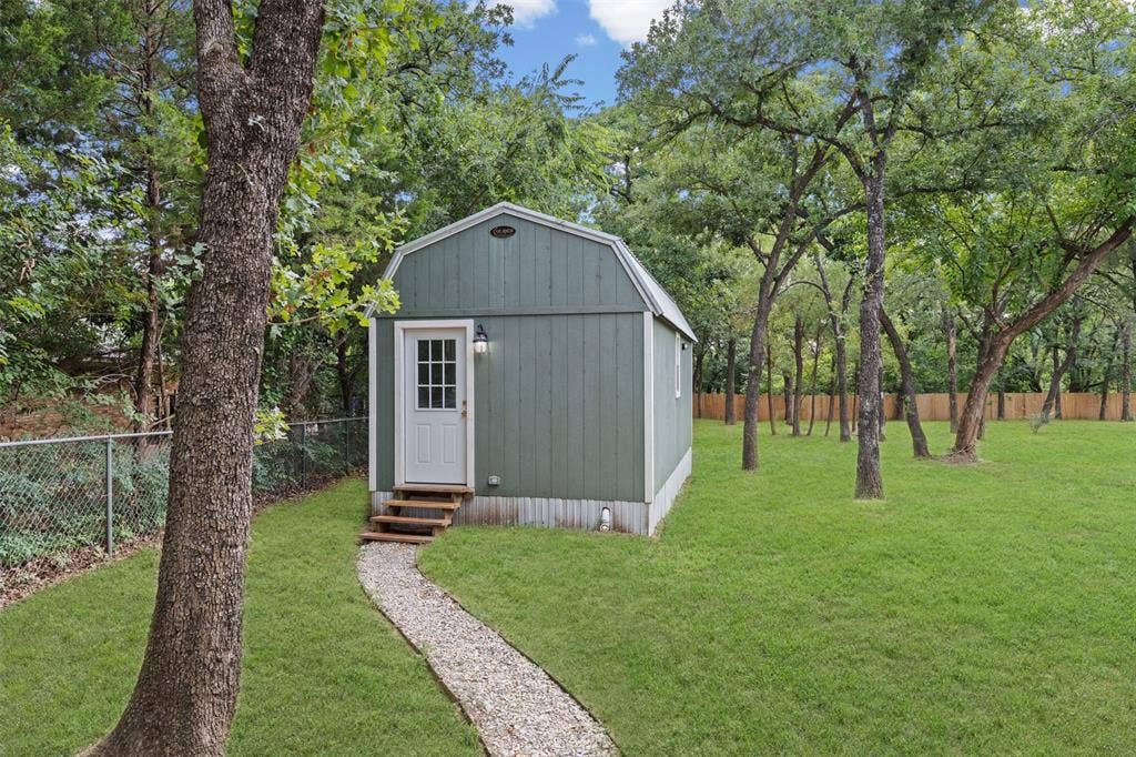 5860 Newt Patterson Road, Mansfield, TX 76063 Guest/ Pool house with private entrance, full bath and kitchenette