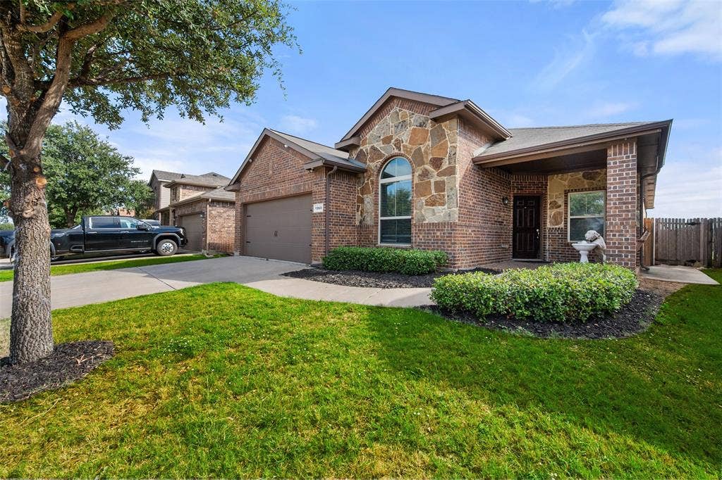 1060 Doe Meadow Drive, Fort Worth, TX 76028
