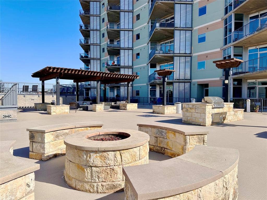 1001 Belleview Street, #307, Dallas, TX 75215 Cooler months enjoying this fire fit!
