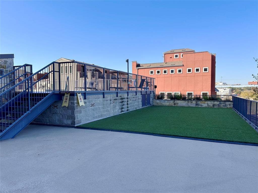 1001 Belleview Street, #307, Dallas, TX 75215 Have your morning stretch or yoga here!
