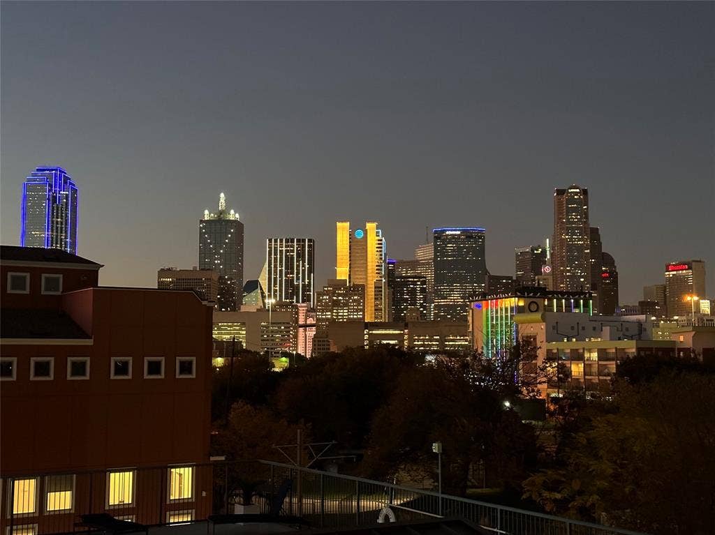 1001 Belleview Street, #307, Dallas, TX 75215 Fabulous nighttime views!