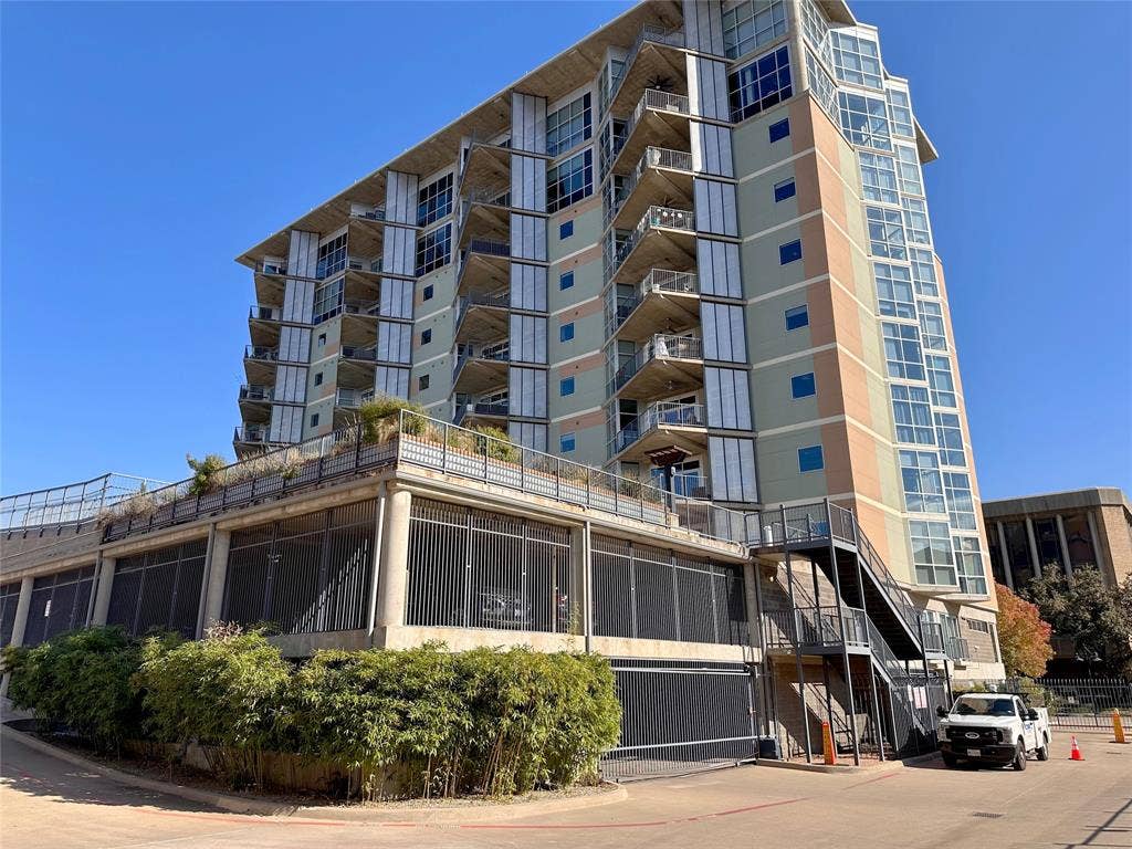 1001 Belleview Street, #307, Dallas, TX 75215 Includes two covered secure parking spaces