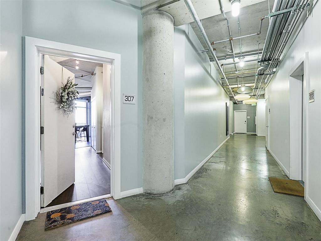 1001 Belleview Street, #307, Dallas, TX 75215 Located on 3rd floor