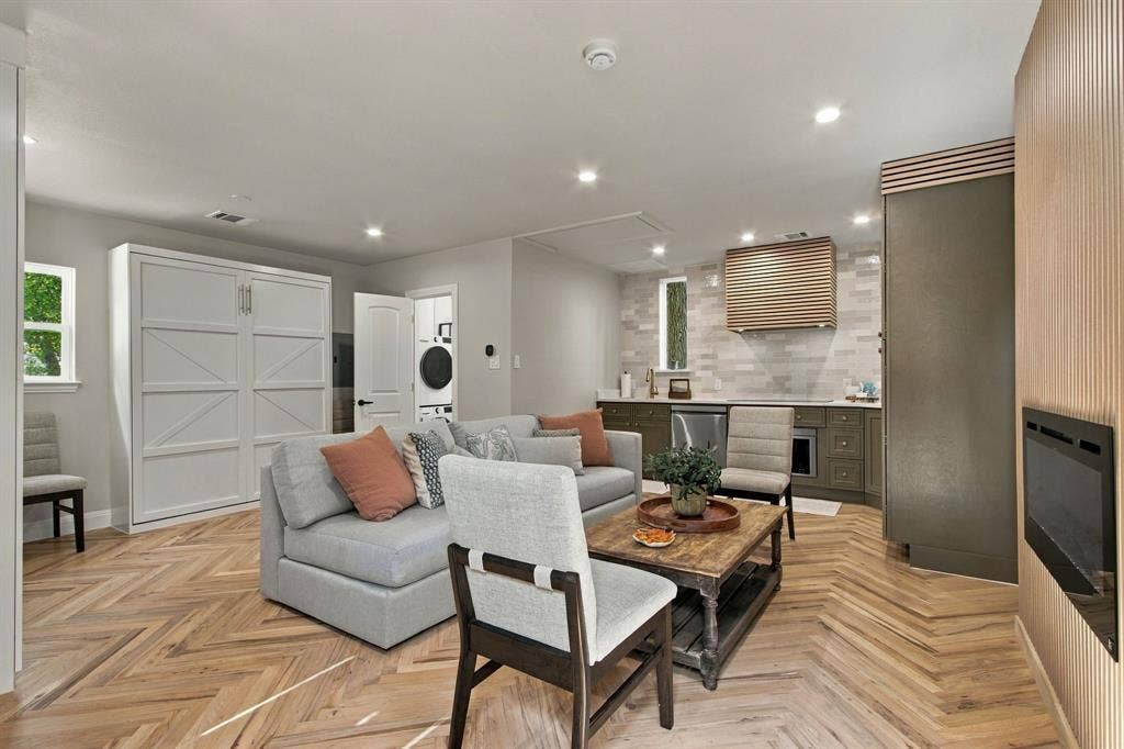 616 W Virginia Street, McKinney, TX 75069 616 W Virginia Street, McKinney, TX 75069