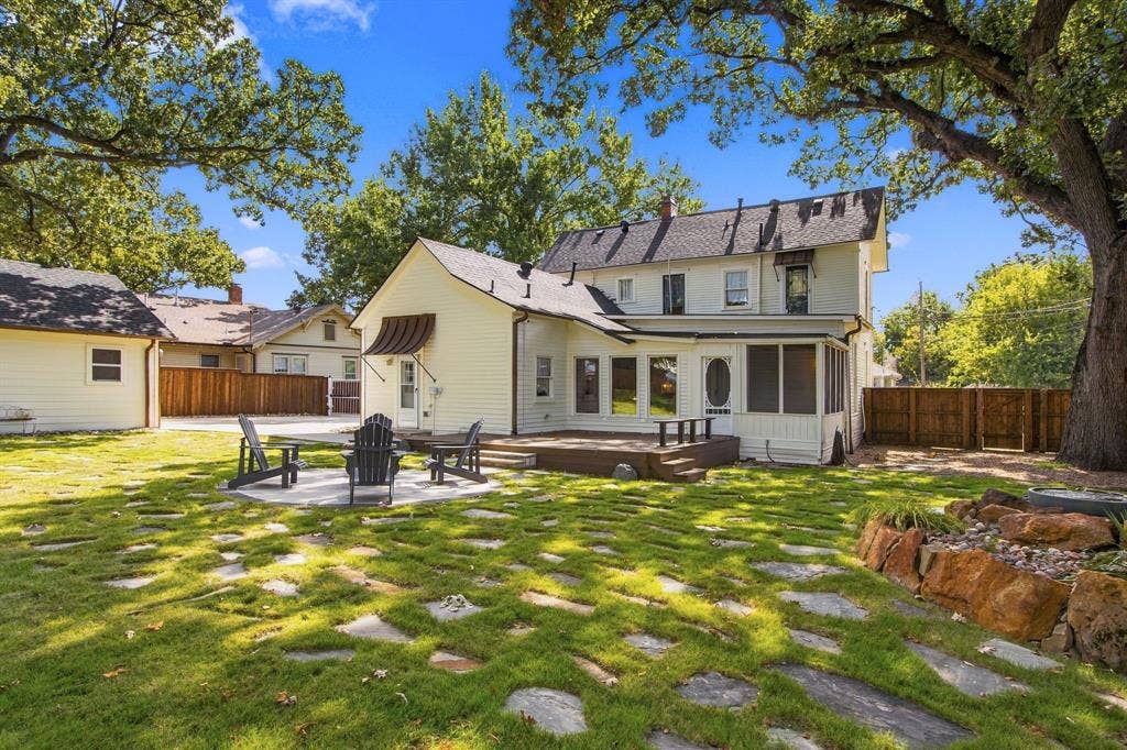 616 W Virginia Street, McKinney, TX 75069 616 W Virginia Street, McKinney, TX 75069