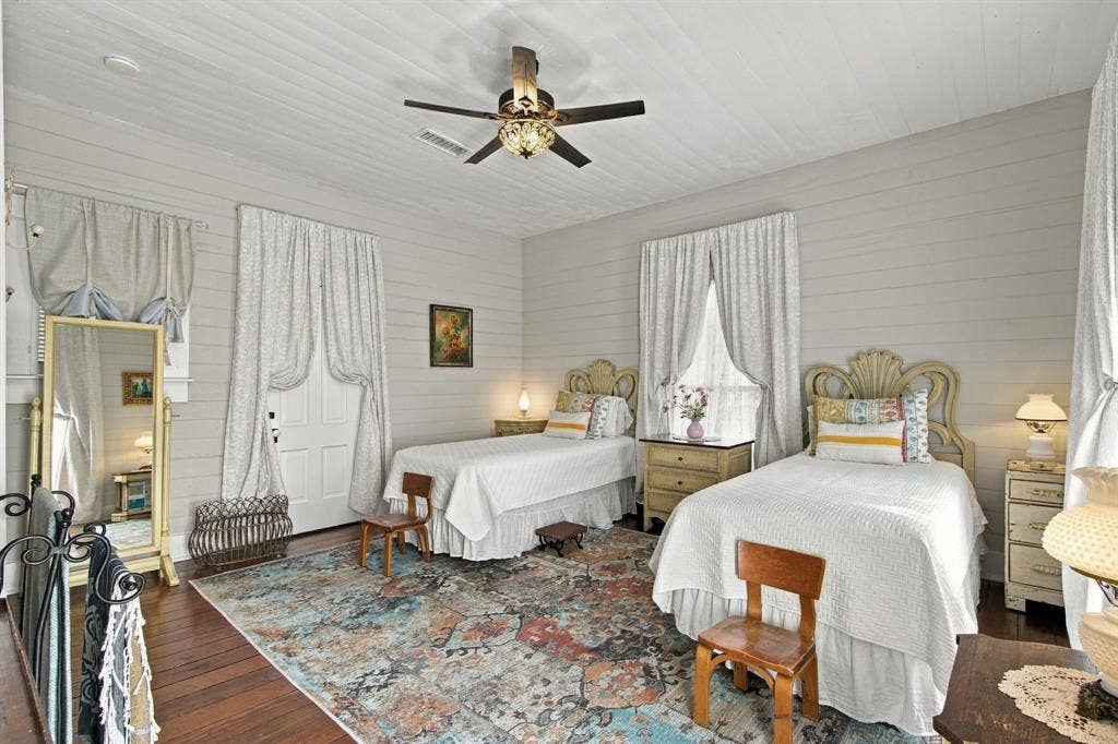 616 W Virginia Street, McKinney, TX 75069 616 W Virginia Street, McKinney, TX 75069