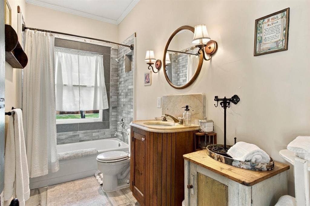 616 W Virginia Street, McKinney, TX 75069 616 W Virginia Street, McKinney, TX 75069