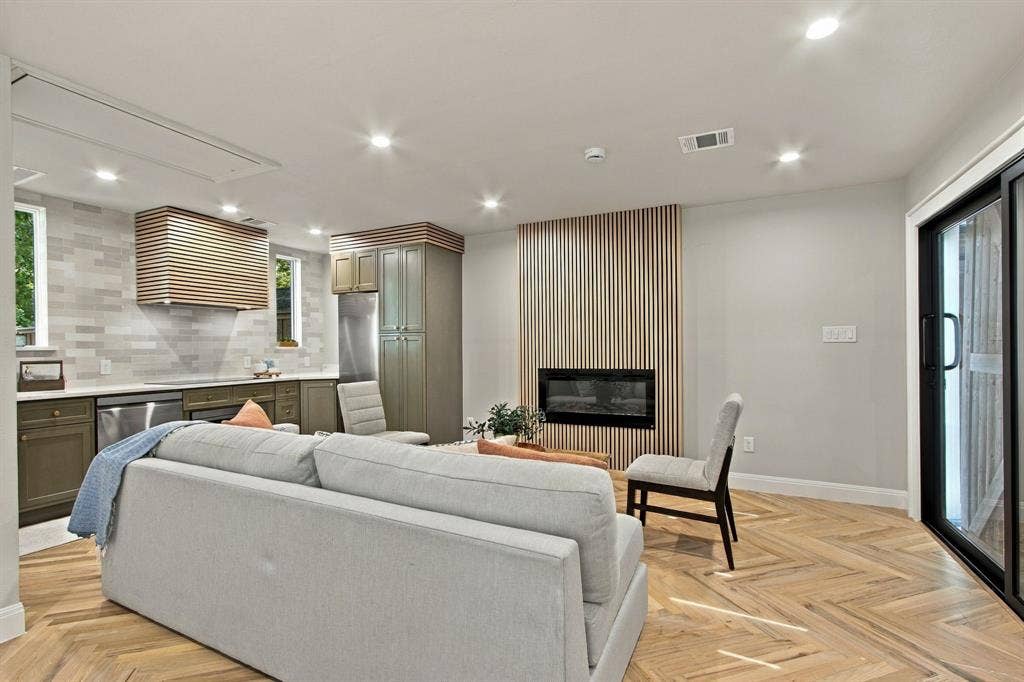 616 W Virginia Street, McKinney, TX 75069 616 W Virginia Street, McKinney, TX 75069