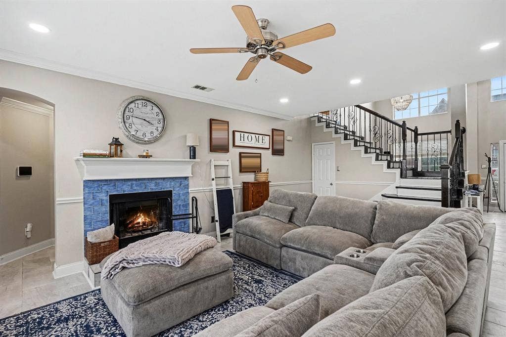 5004 Valleyside Drive, Fort Worth, TX 76123