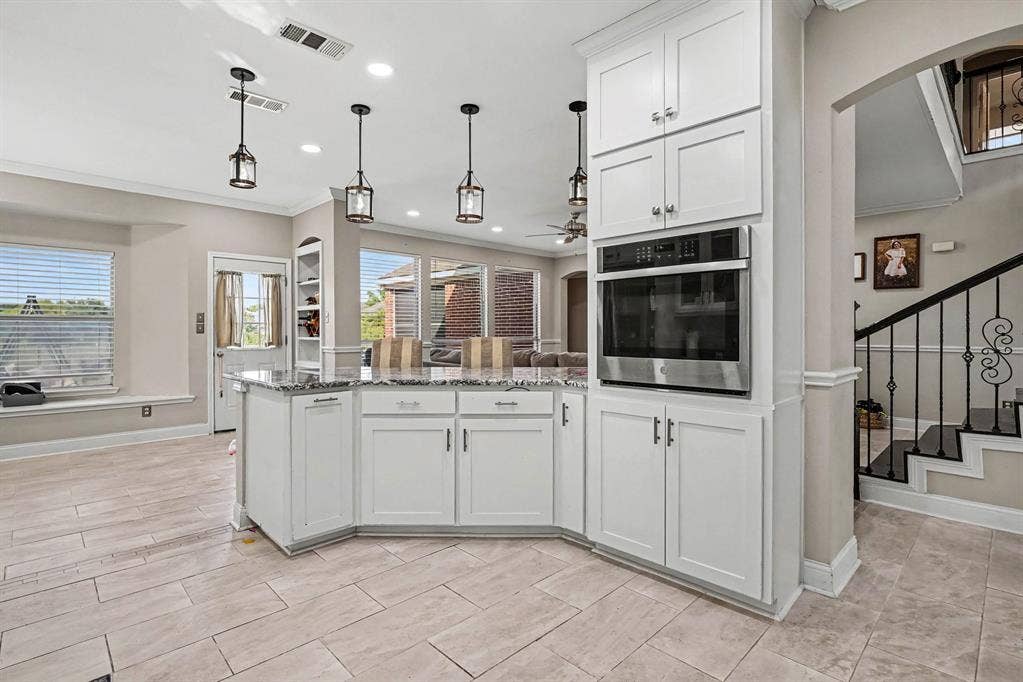 5004 Valleyside Drive, Fort Worth, TX 76123