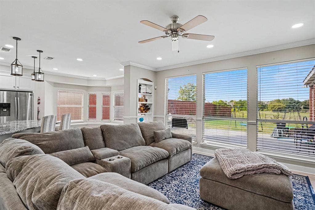 5004 Valleyside Drive, Fort Worth, TX 76123