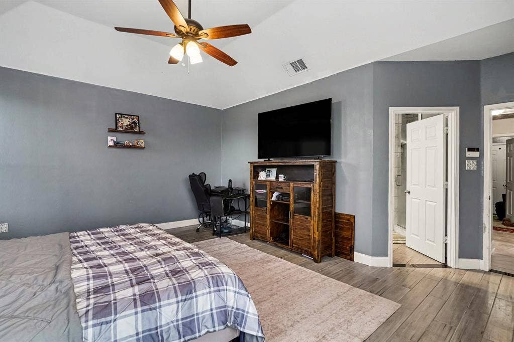5004 Valleyside Drive, Fort Worth, TX 76123