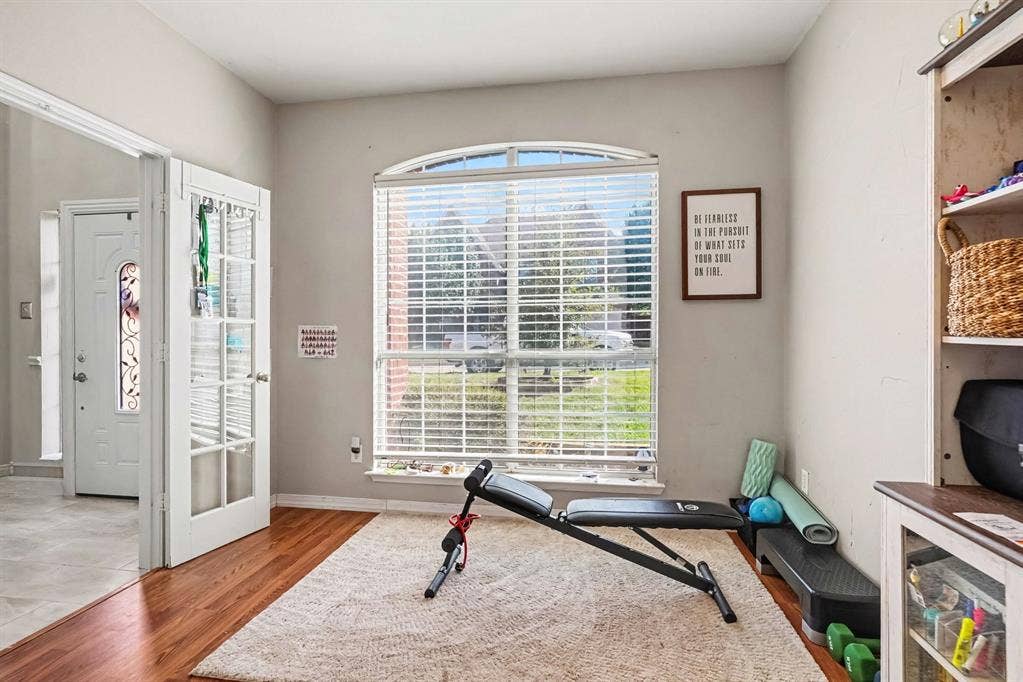 5004 Valleyside Drive, Fort Worth, TX 76123