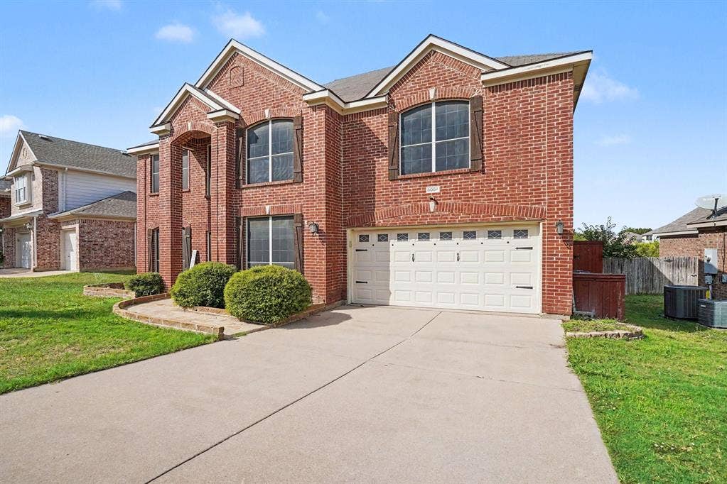 5004 Valleyside Drive, Fort Worth, TX 76123