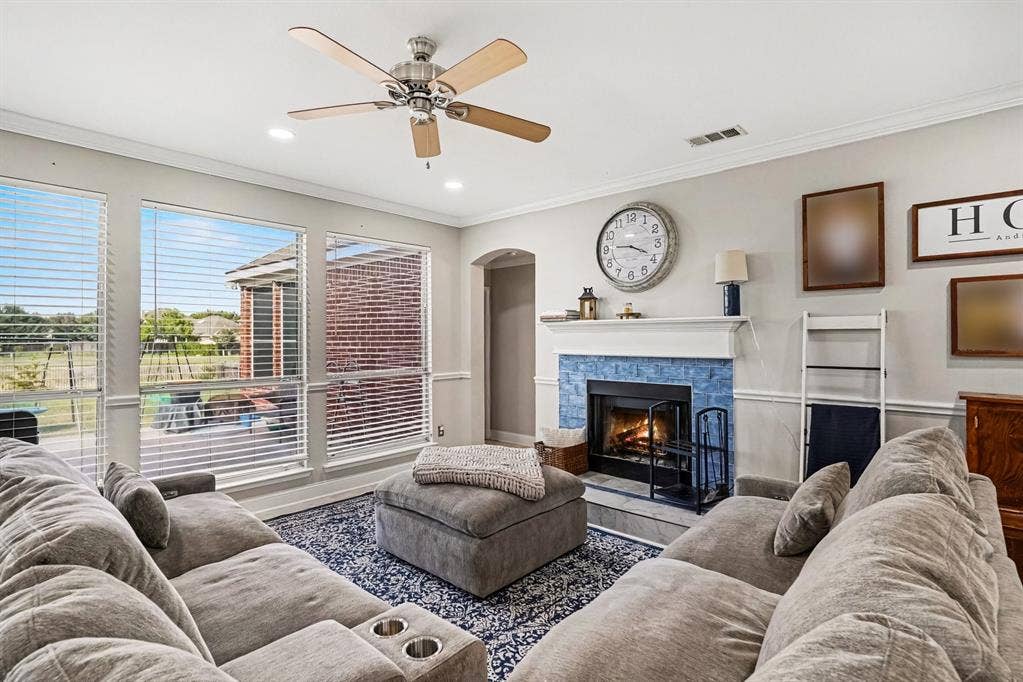 5004 Valleyside Drive, Fort Worth, TX 76123