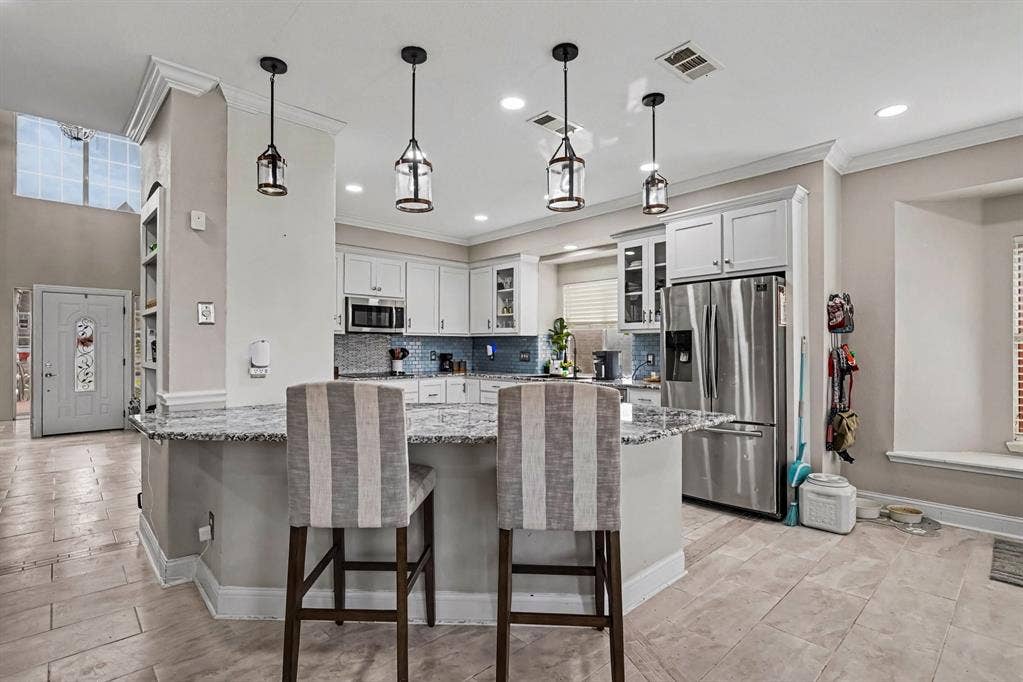 5004 Valleyside Drive, Fort Worth, TX 76123
