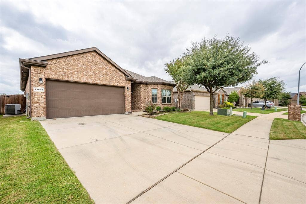 13841 Langston Lake Road, Fort Worth, TX 76262
