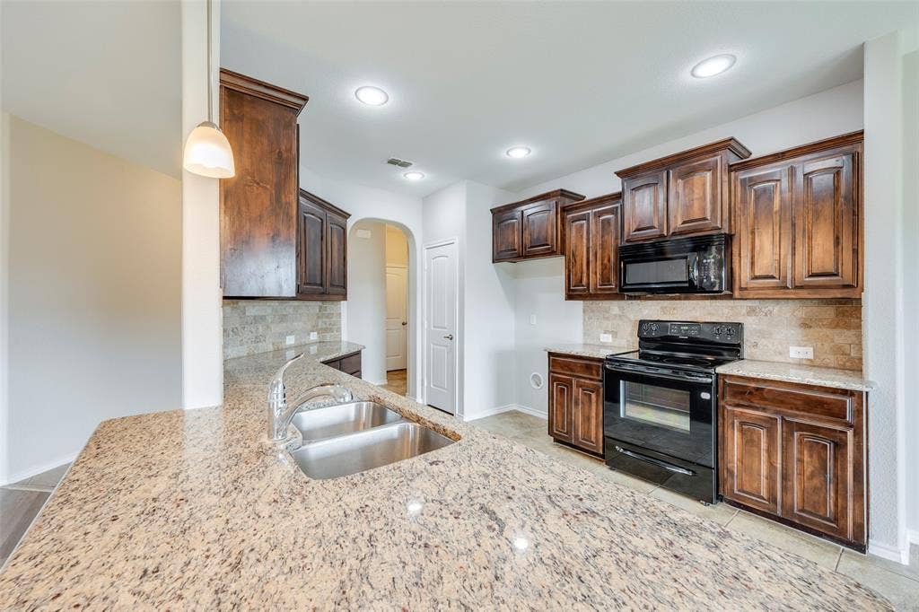 13841 Langston Lake Road, Fort Worth, TX 76262