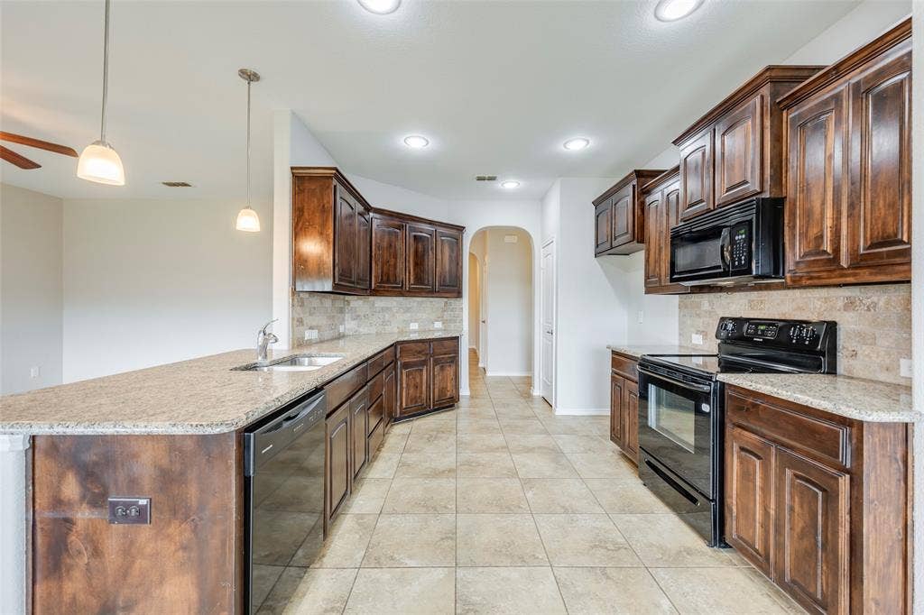 13841 Langston Lake Road, Fort Worth, TX 76262