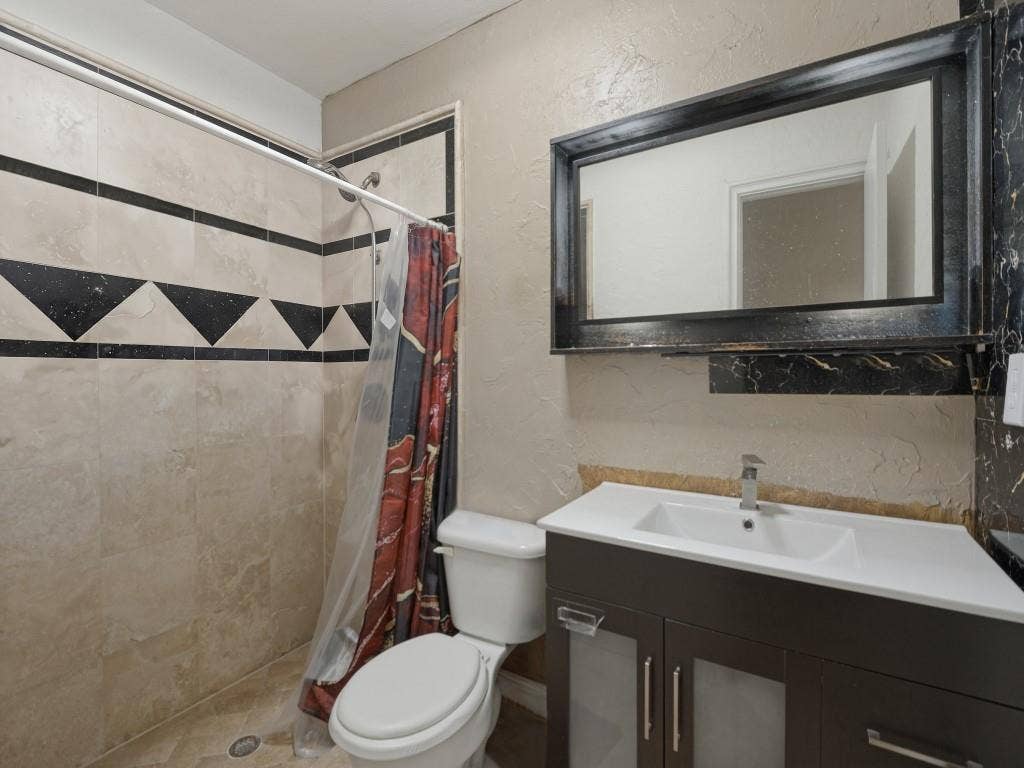 3218 Rose Hill Road, Carrollton, TX 75007 3218 Rose Hill Road, Carrollton, TX 75007