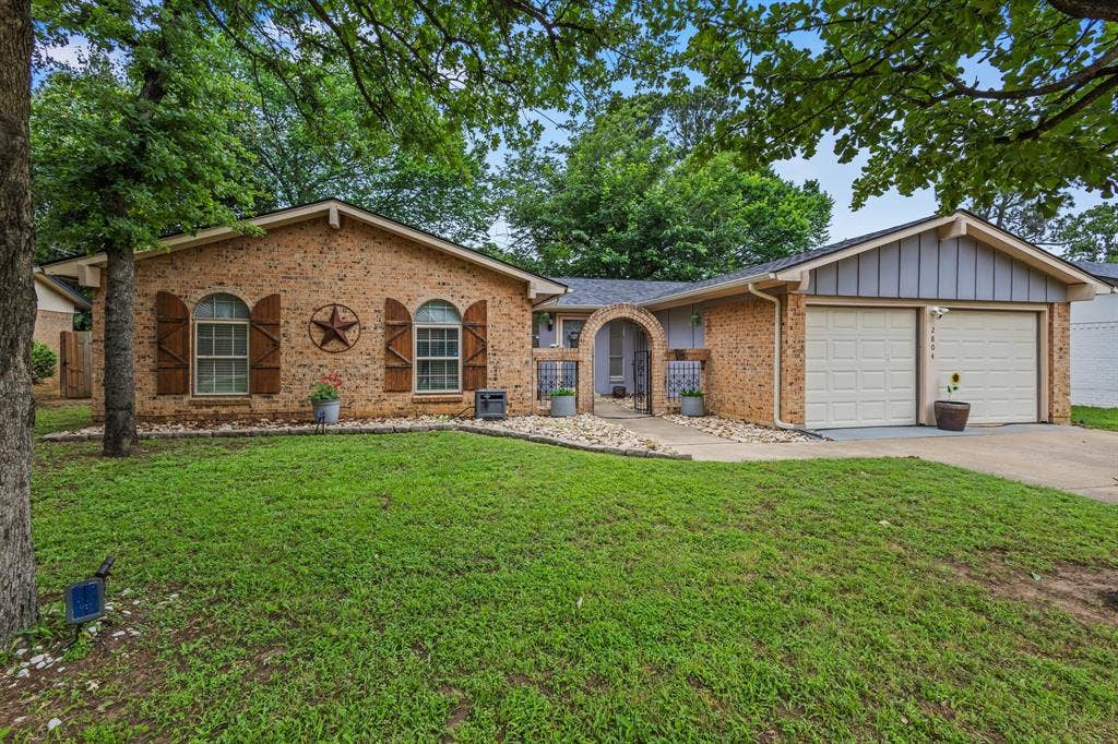 2804 Mintwood Place, Arlington, TX 76016