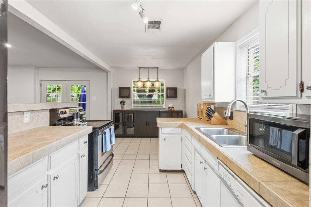 2804 Mintwood Place, Arlington, TX 76016
