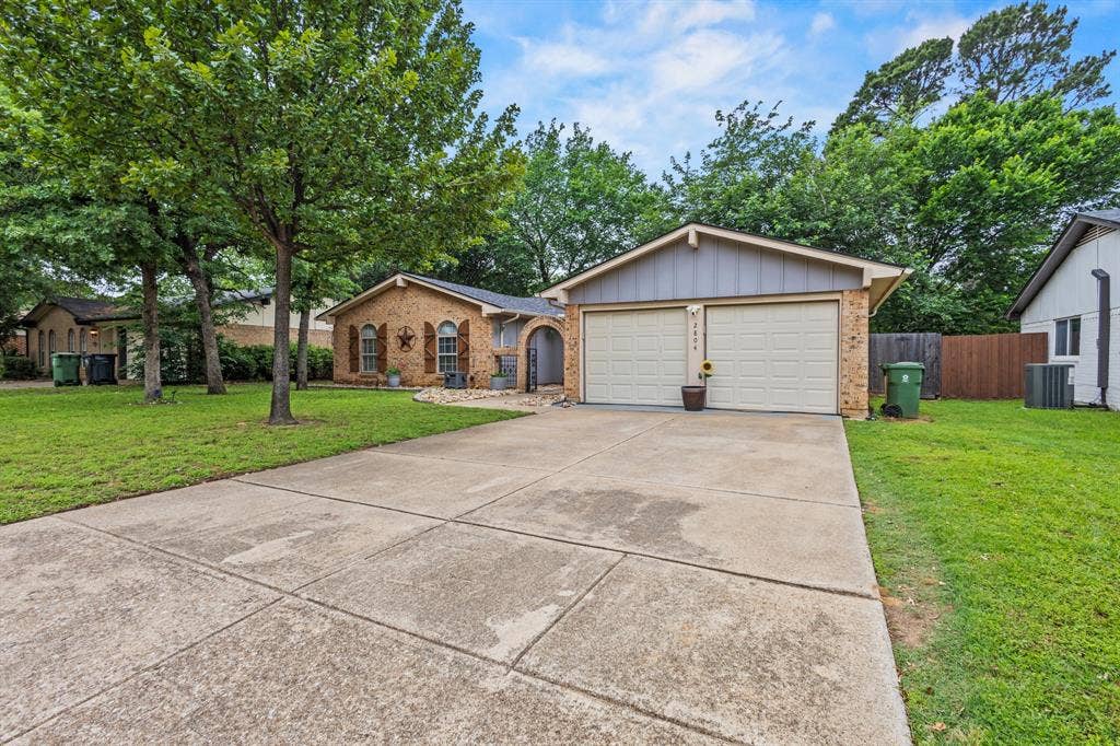 2804 Mintwood Place, Arlington, TX 76016