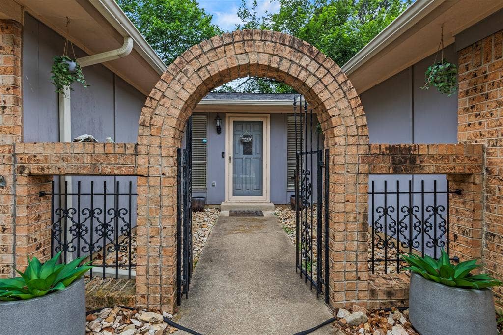 2804 Mintwood Place, Arlington, TX 76016